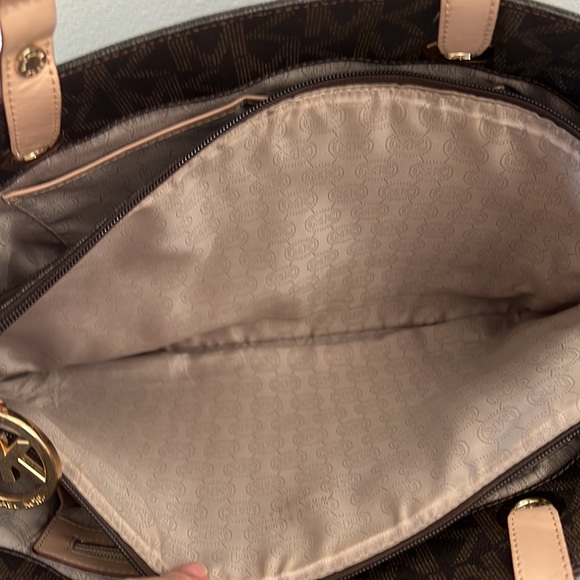 Michael Kors computer bag. - Picture 8 of 11